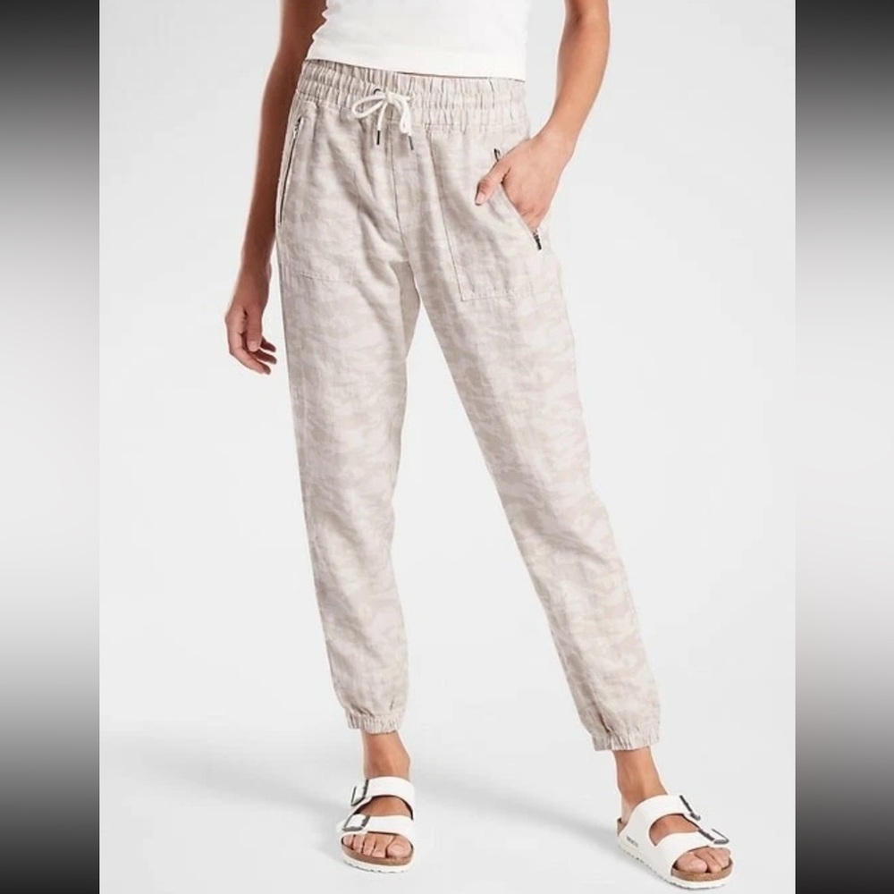 Athleta Camo Cabo Tide Linen Jogger Pants Size 4P Zip Pocket Drawstring Beige
